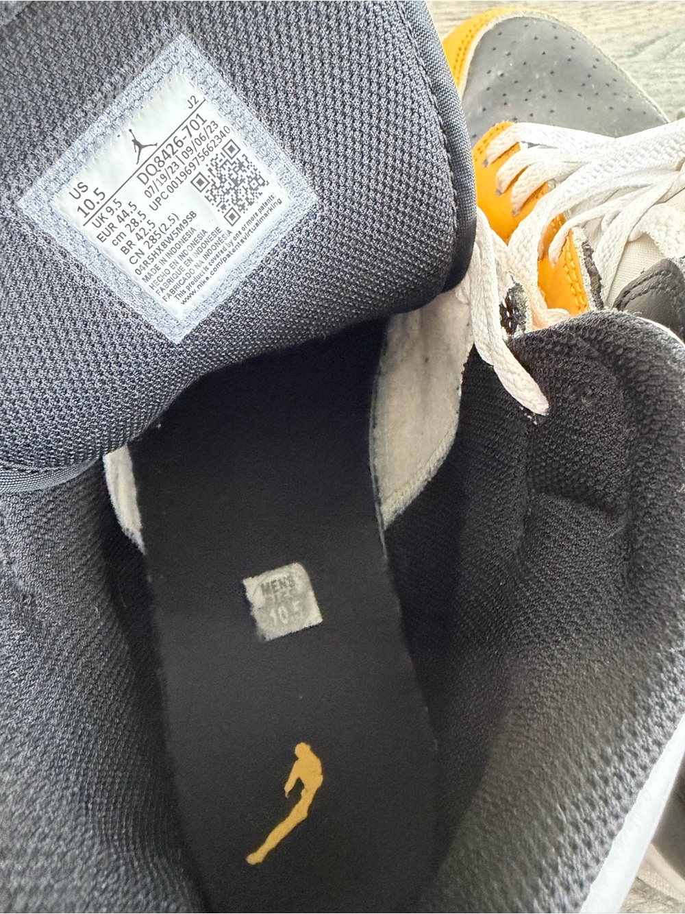 Nike Air Jordan 1 Mid sneakers in the "Yellow Ochre" men’s size 10.5 - Picture 5 of 7
